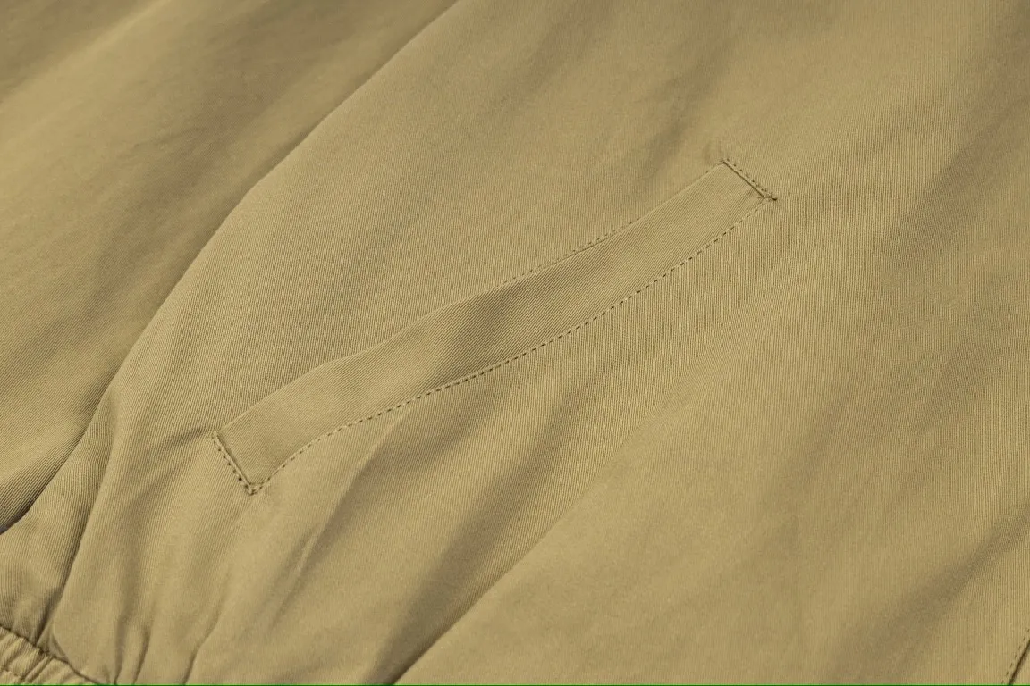 🅿️350 Ralph Lauren's new 24ss classic embroidered logo lapel executive zipper jacket for both men and women. 1️⃣Selected from high-quality original developed pure cotton fabric, with customized plaid lining inside, the overall wearing effect is very soft and comfortable. 2️⃣The workmanship details are perfectly controlled, with exquisite small logo embroidery on the chest, and the unique design style of splicing technology is used in the dropped shoulder position to highlight your personality! The version is simple but not simple! 3️⃣ Complete with tag accessories, unisex design, and a very versatile jacket for men and women!  Color: black, navy blue, khaki Size: S, M, L, XL